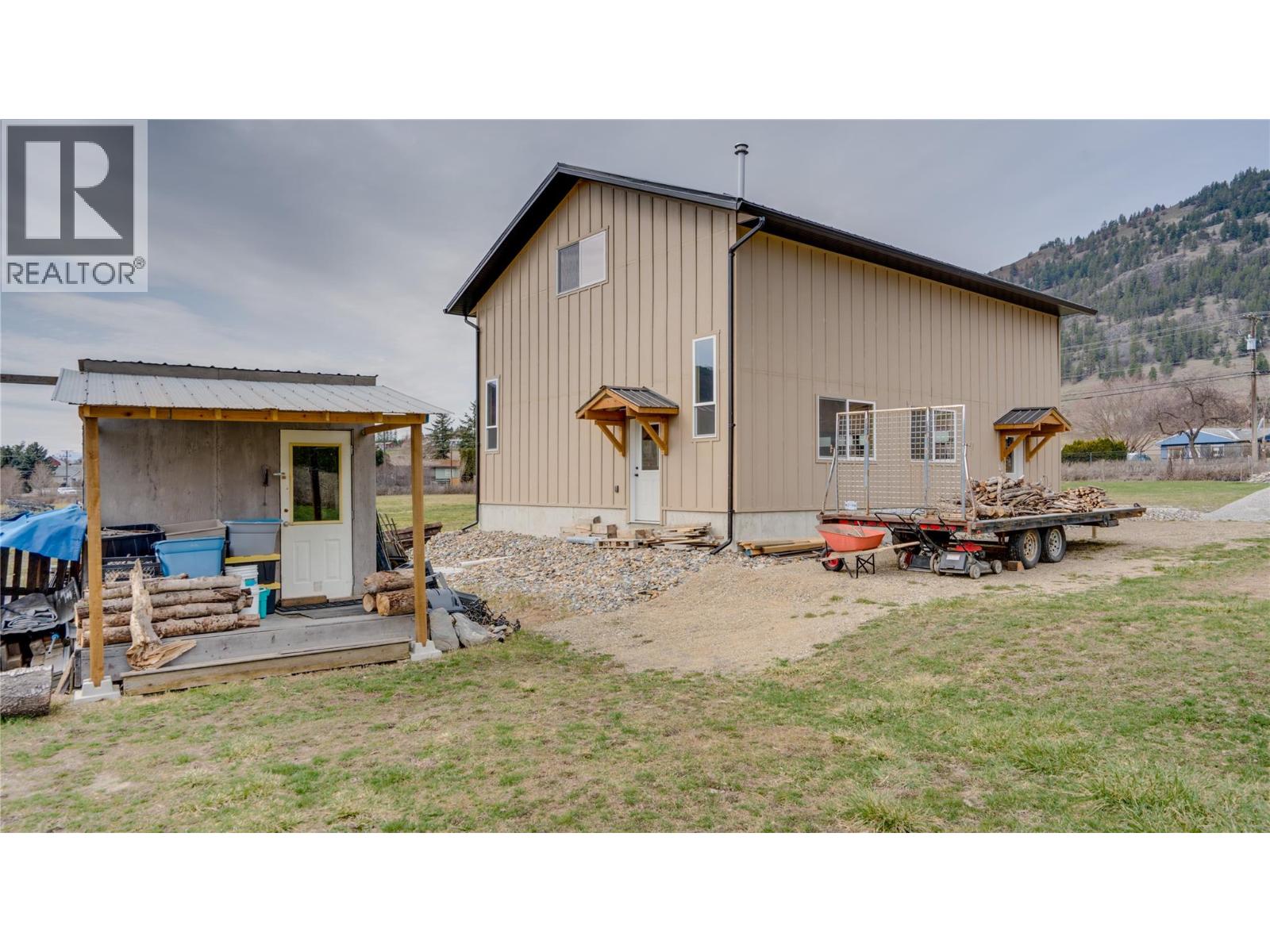 6524 Highway 6, Coldstream