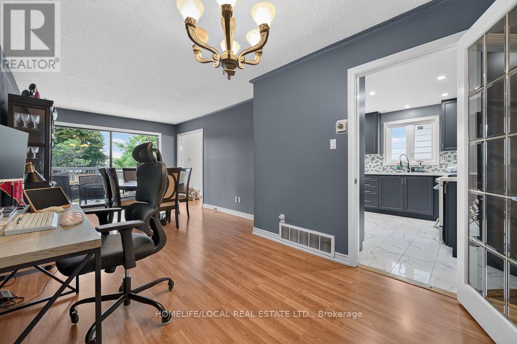 4 MARTINDALE CRESCENT - 12