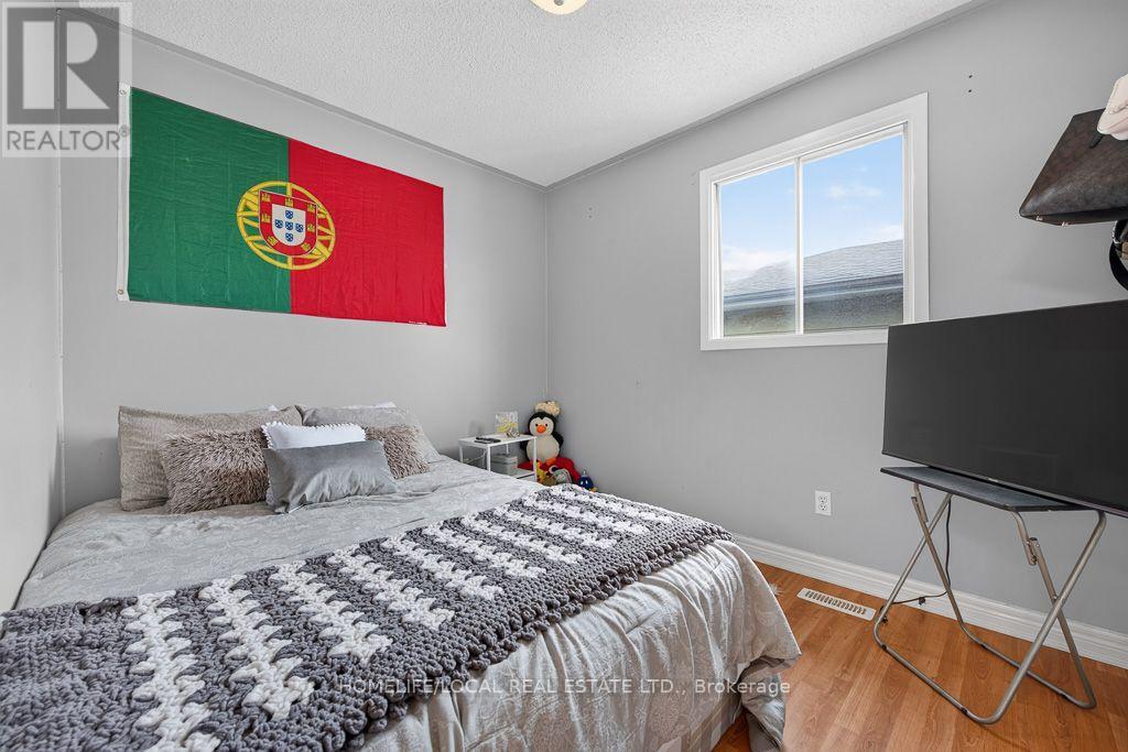 4 MARTINDALE CRESCENT - 21
