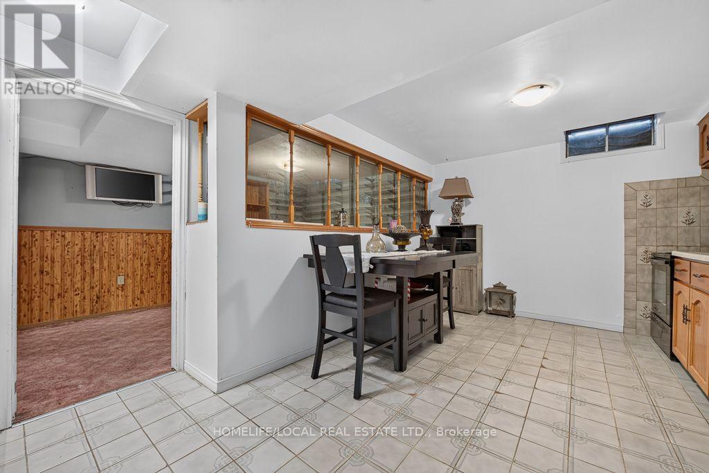 4 MARTINDALE CRESCENT - 32