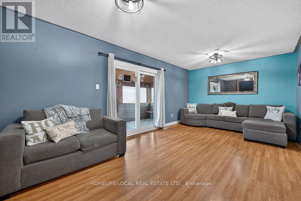 4 MARTINDALE CRESCENT - 37