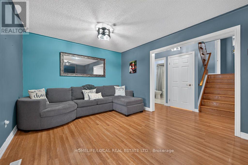 4 MARTINDALE CRESCENT - 38