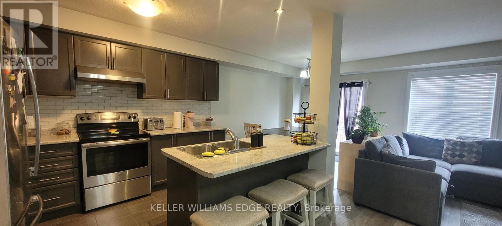90 BLOOM CRESCENT, Hamilton — photo 2