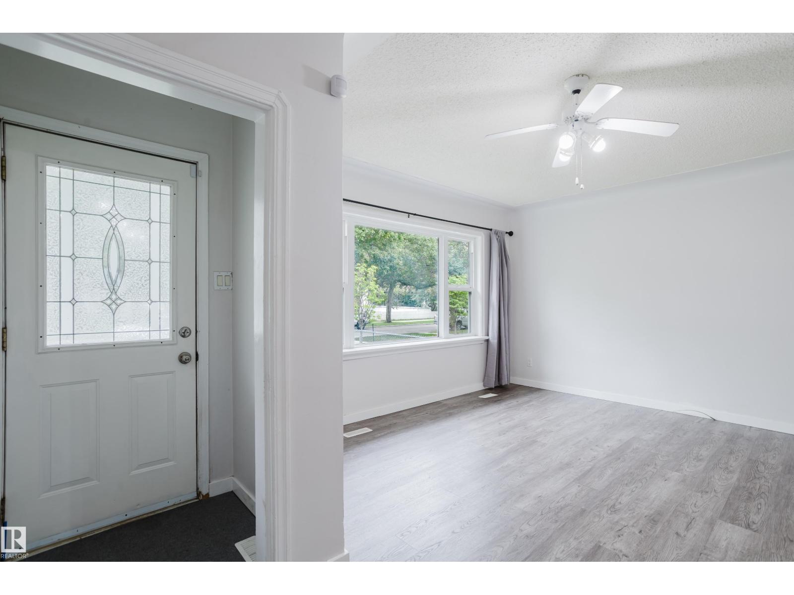 11934 87 ST NW - 10