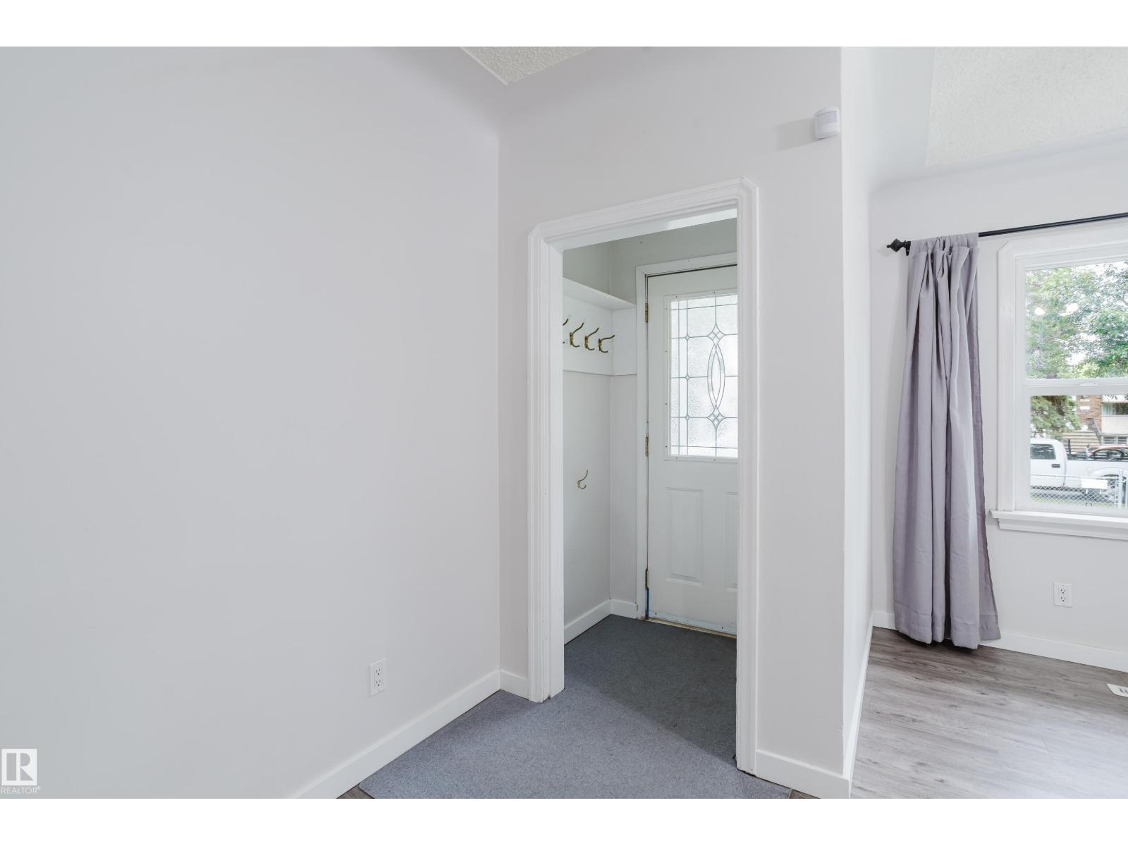 11934 87 ST NW - 9