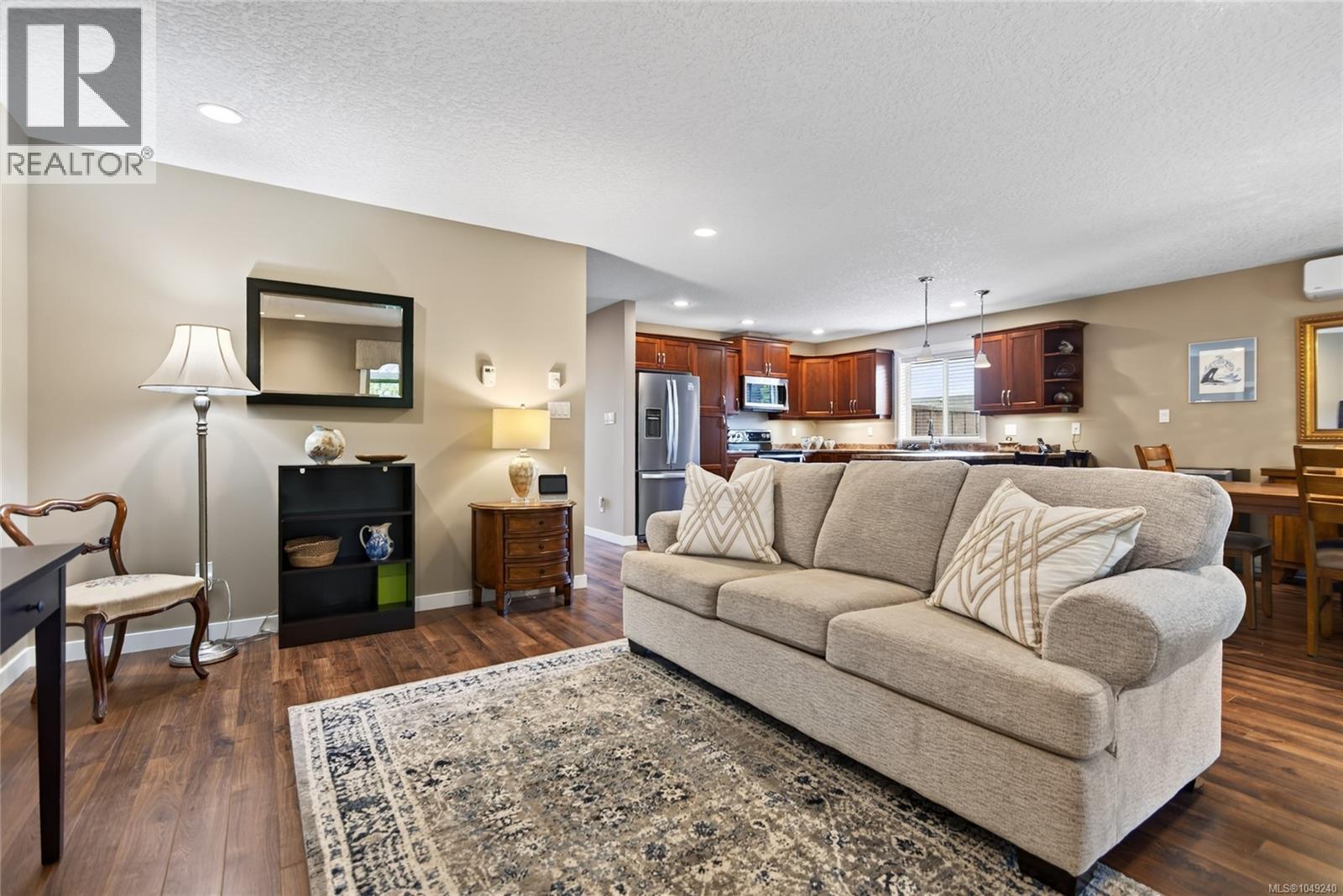 2567 Kendal Ave, Cumberland
