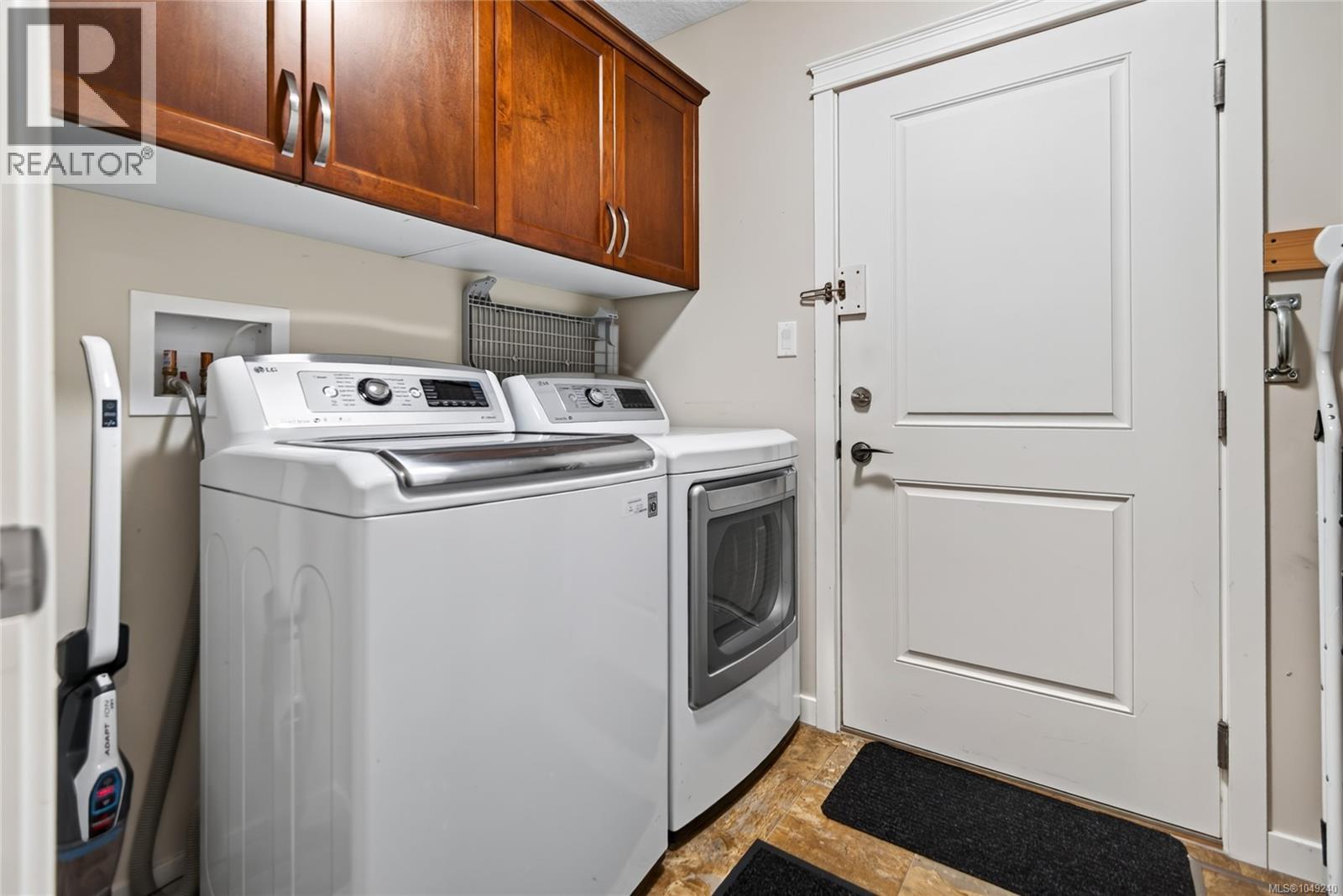 2567 Kendal Ave - 41