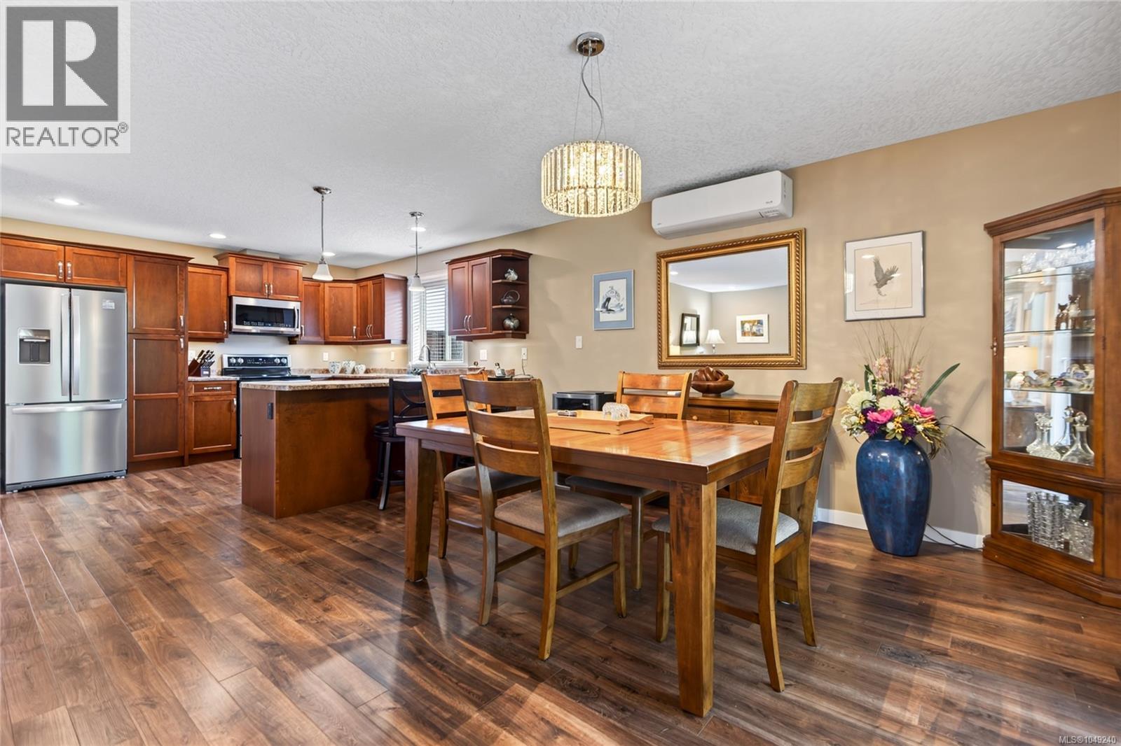 2567 Kendal Ave - 23