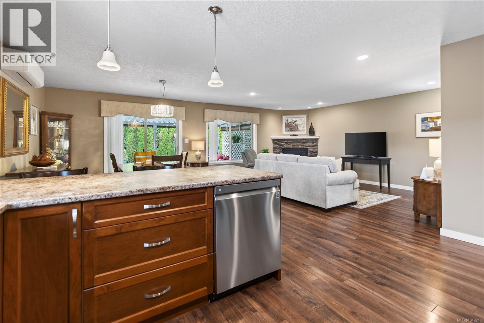 2567 Kendal Ave, Cumberland