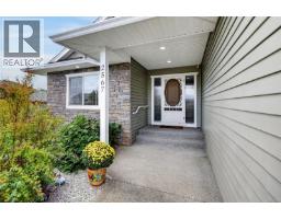 2567 Kendal Ave, Cumberland, BC V0R1S0 Photo 14