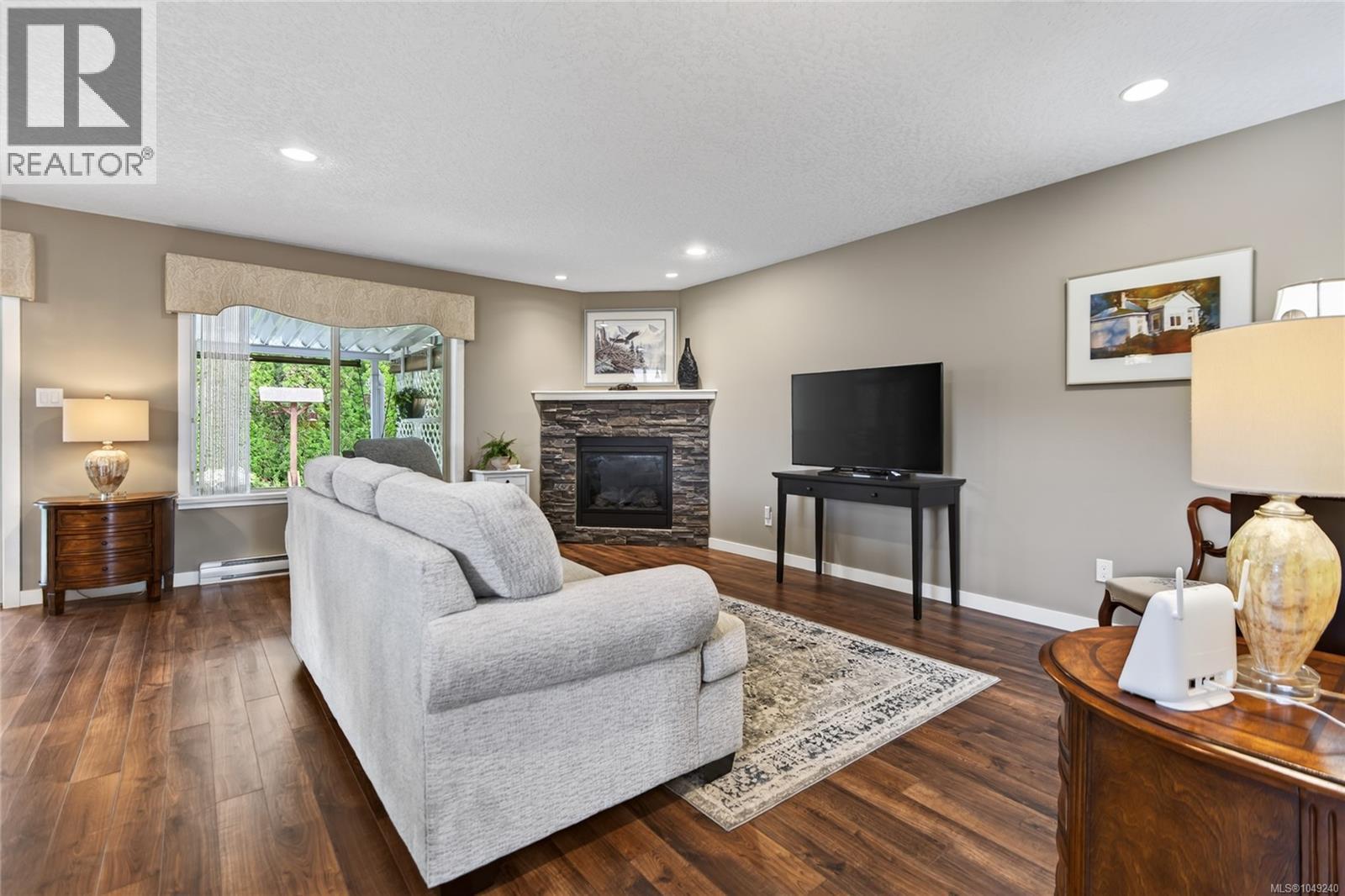 2567 Kendal Ave - 25