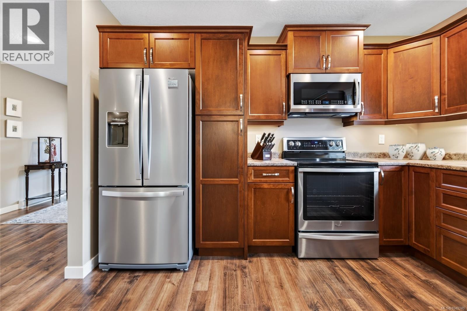 2567 Kendal Ave - 21