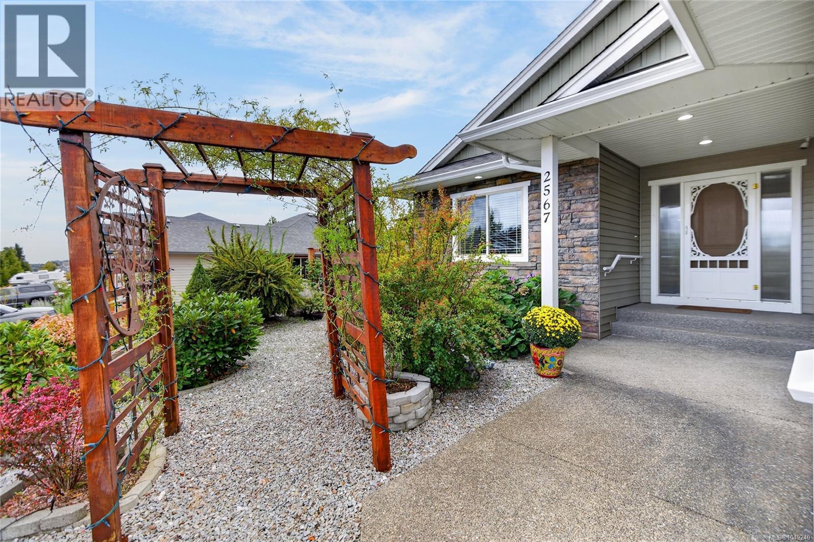 2567 Kendal Ave - 13