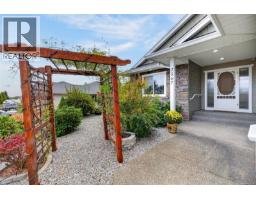 2567 Kendal Ave, Cumberland, BC V0R1S0 Photo 13