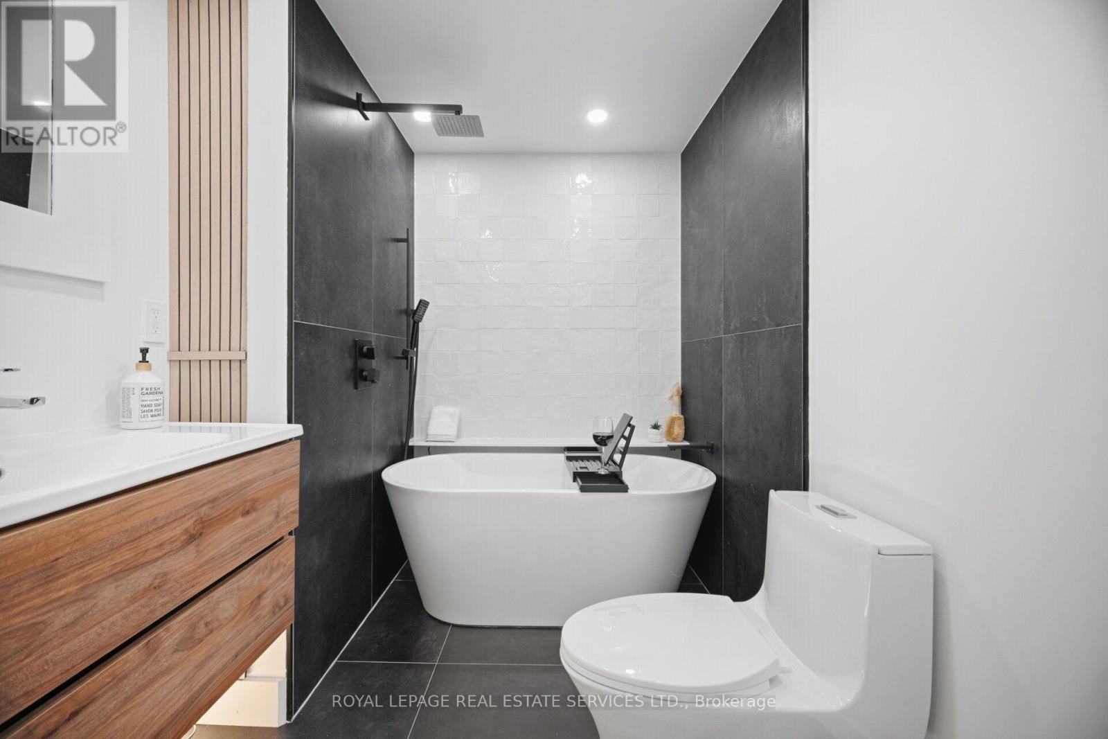 #68 536 SHERATON ROAD - 35