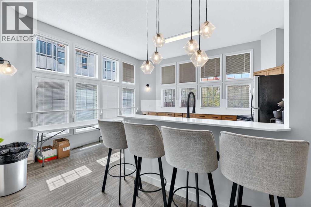 #137 60 Royal Oak Plaza NW - 21