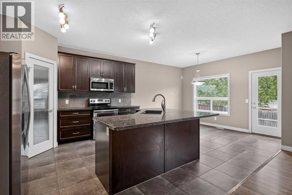 129 Everhollow Rise SW - 2
