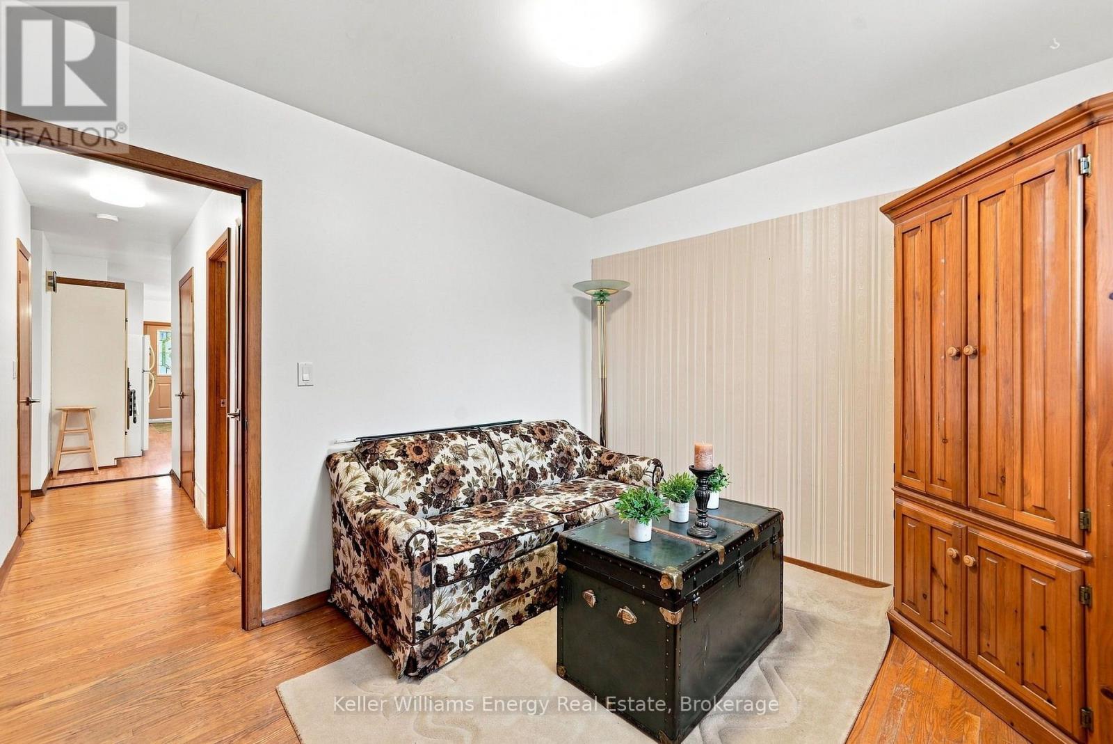 410 GRANDVIEW STREET S - Image 24