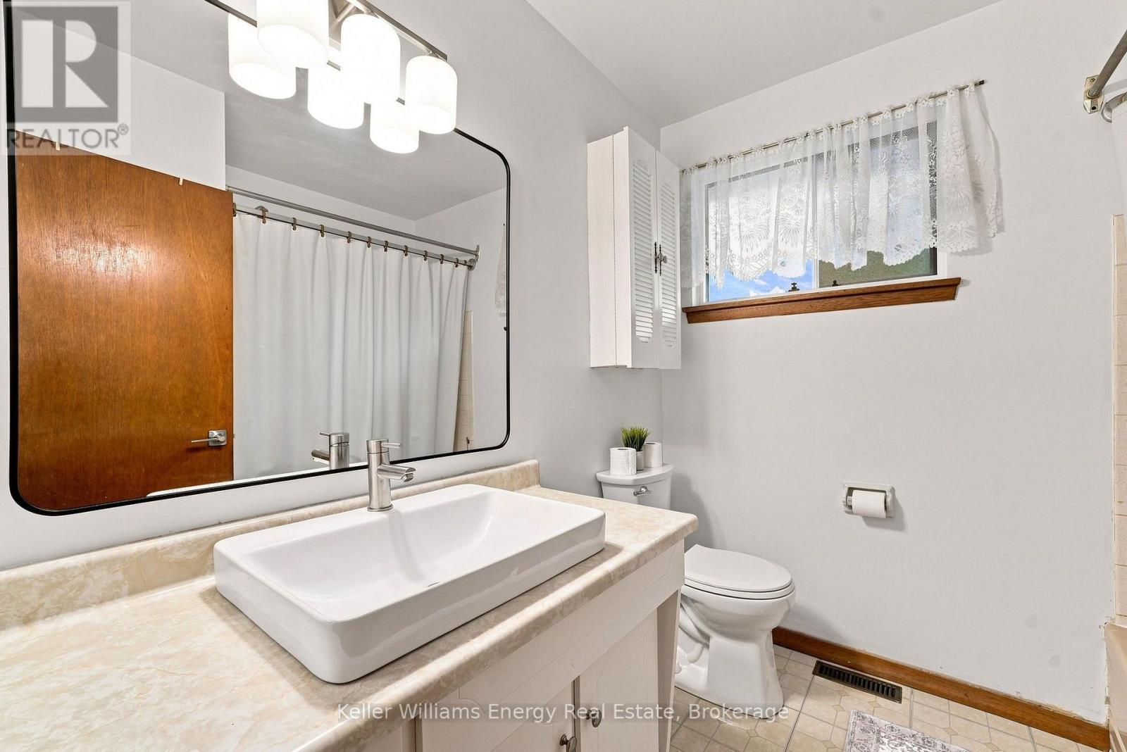 410 GRANDVIEW STREET S - Image 25