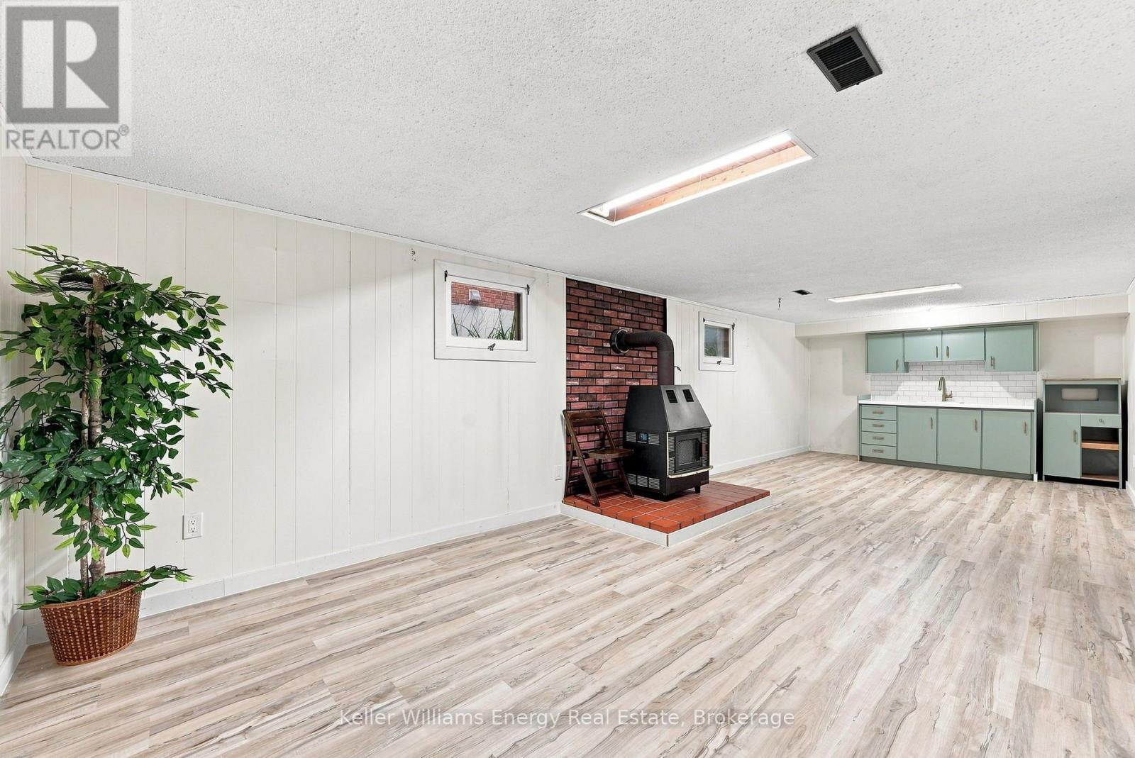 410 GRANDVIEW STREET S - 28