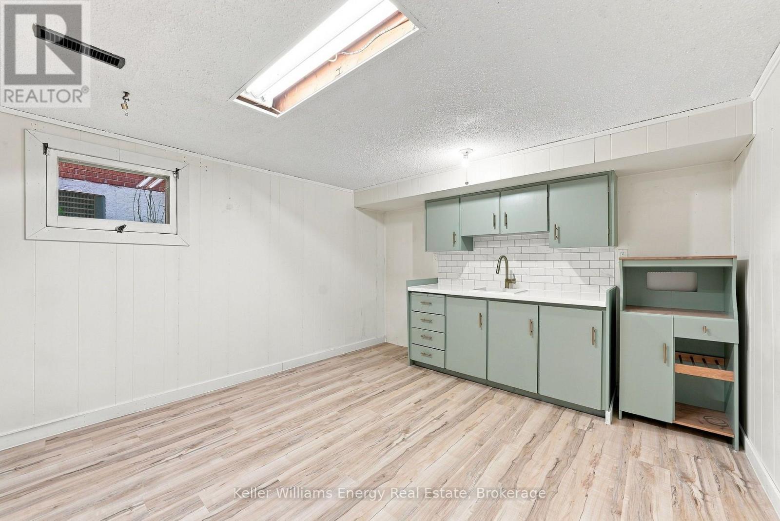 410 GRANDVIEW STREET S - Image 29