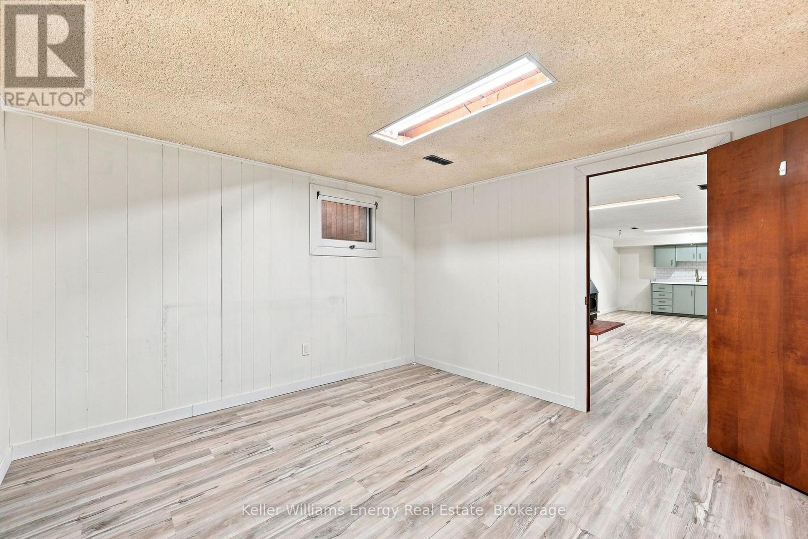 410 GRANDVIEW STREET S - 33