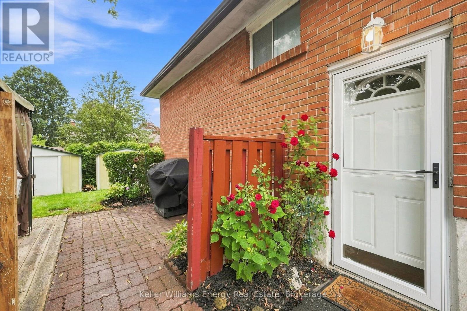 410 GRANDVIEW STREET S - 36
