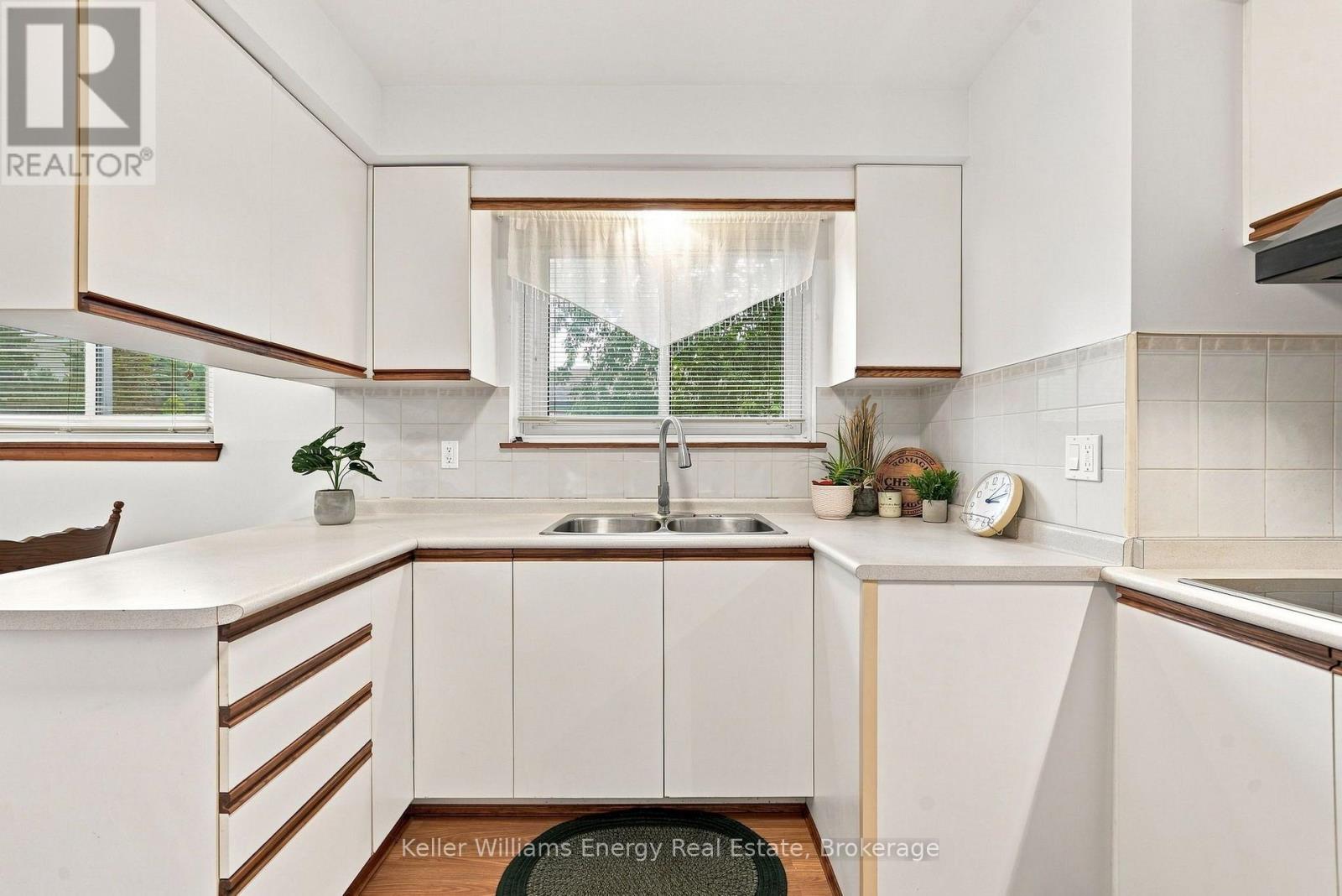 410 GRANDVIEW STREET S - 4