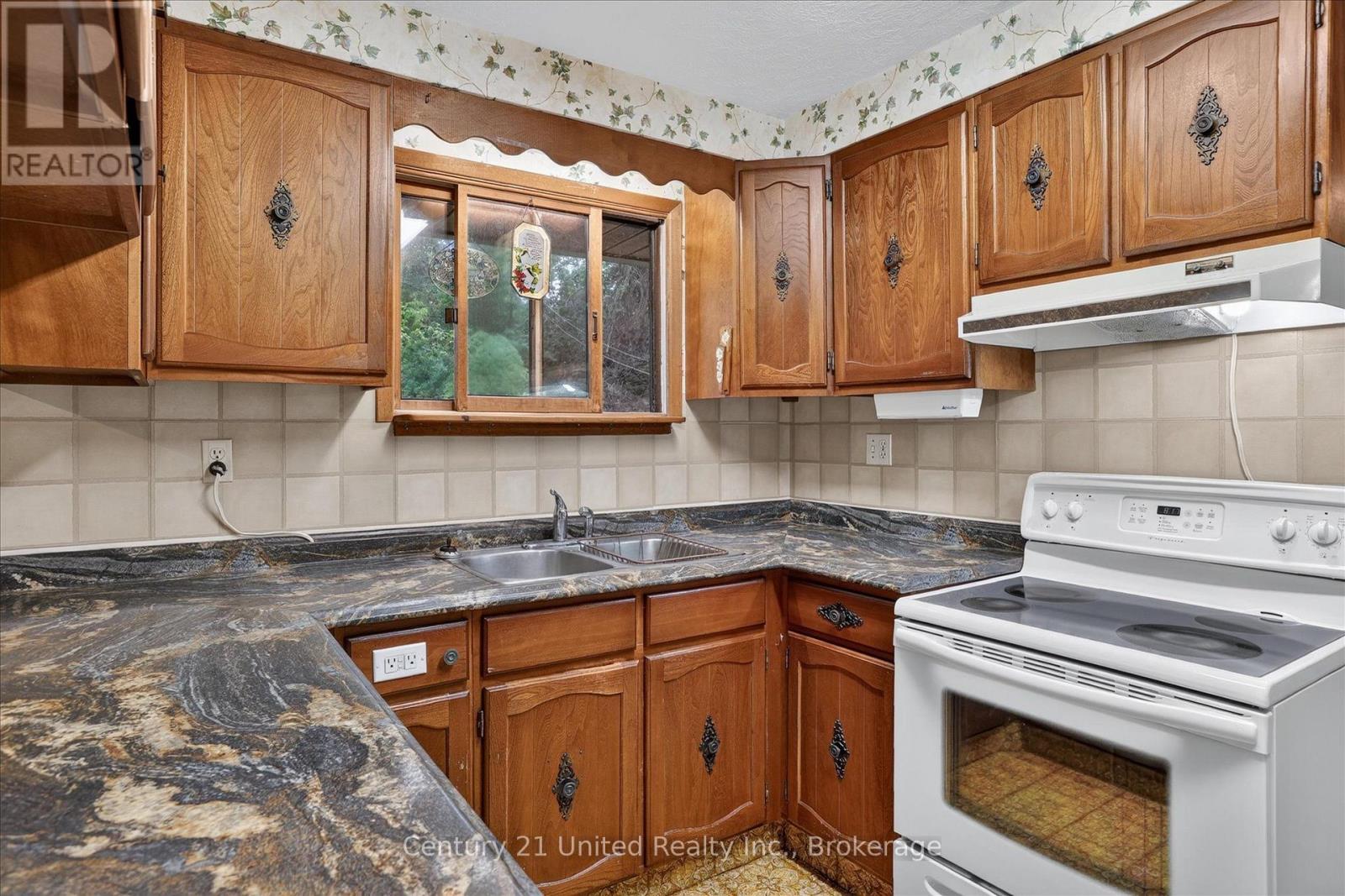 995 NICHOLL'S BOULEVARD - Image 16