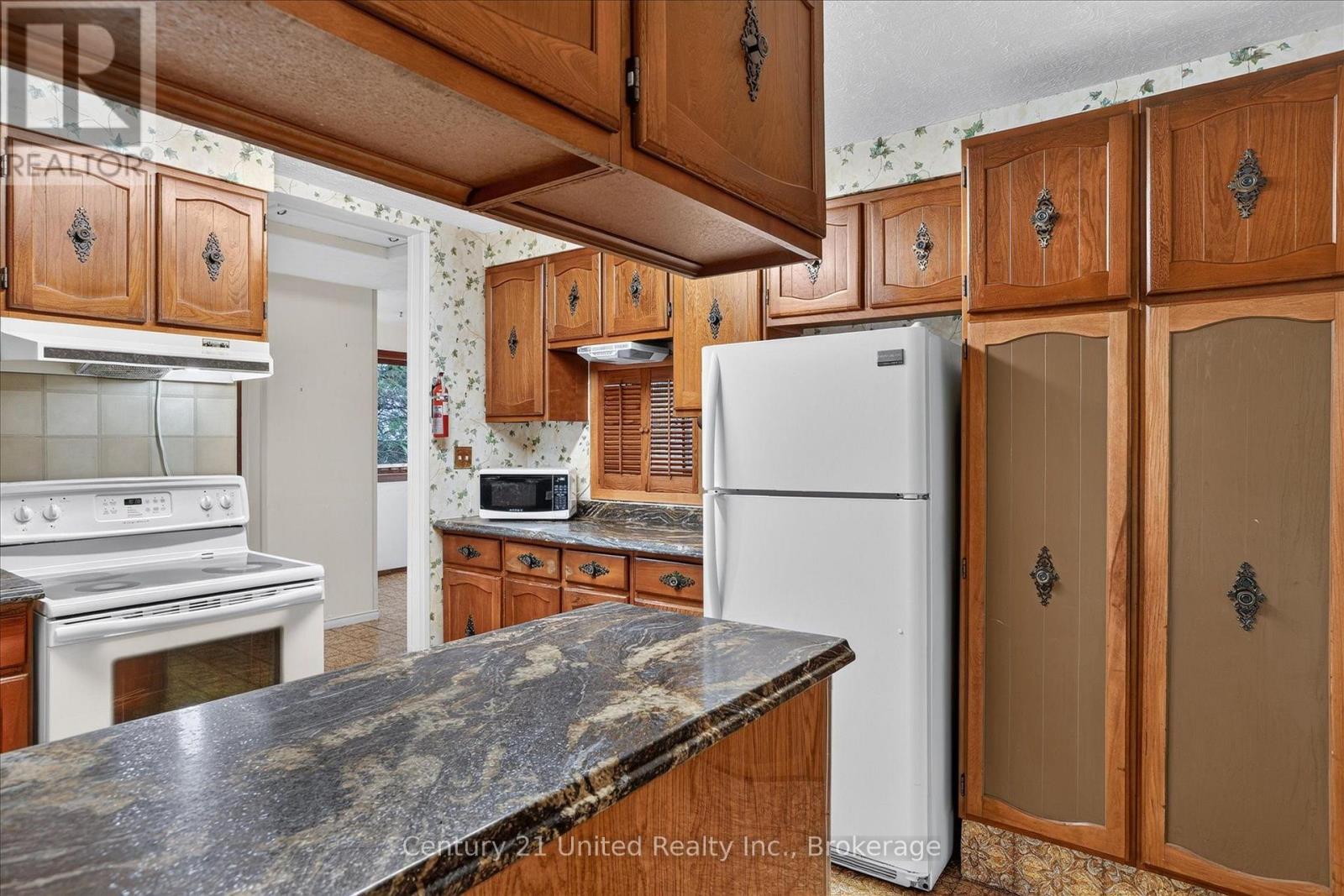 995 NICHOLL'S BOULEVARD - 19