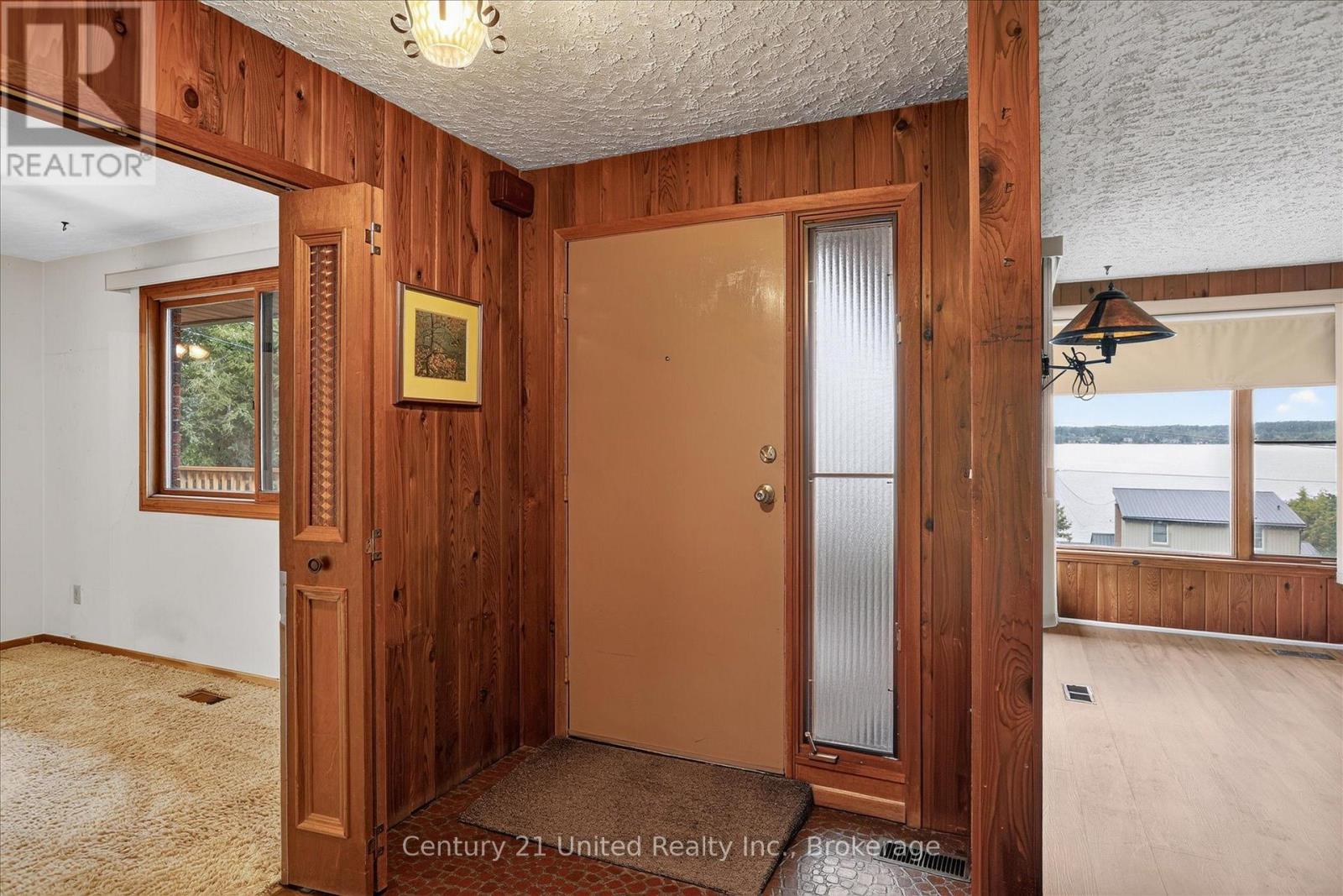 995 NICHOLL'S BOULEVARD - 6