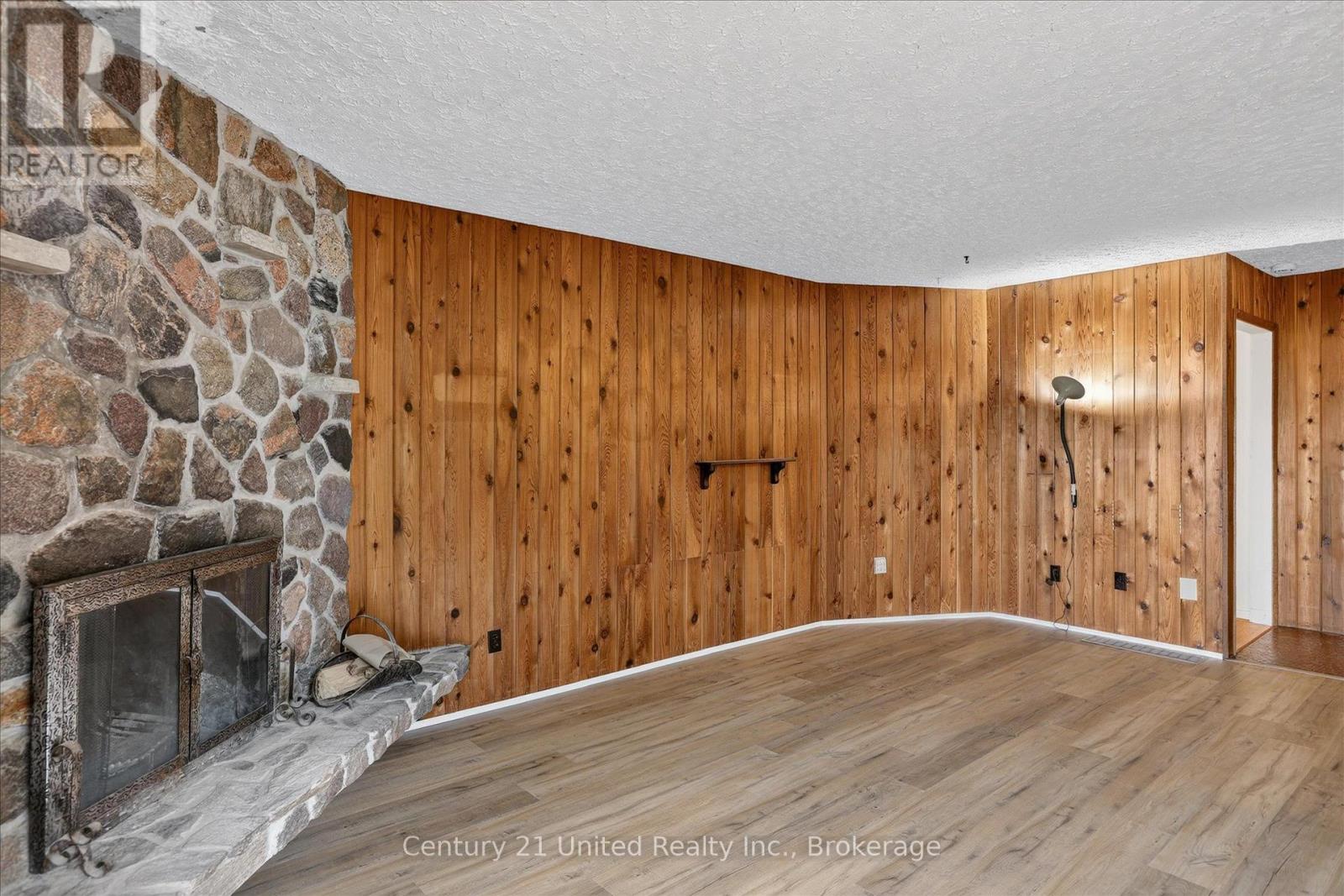 995 NICHOLL'S BOULEVARD - 8