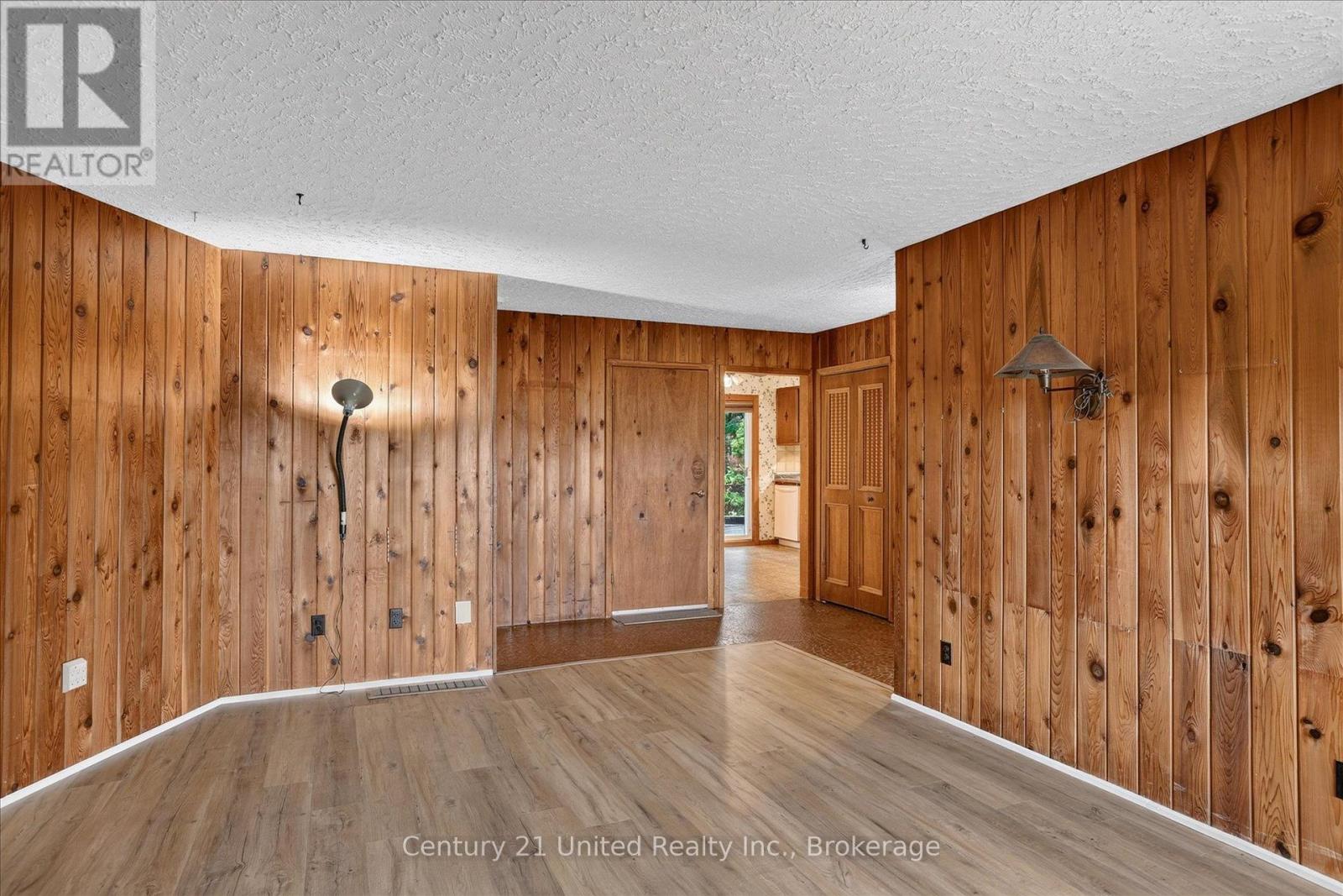 995 NICHOLL'S BOULEVARD - Image 9