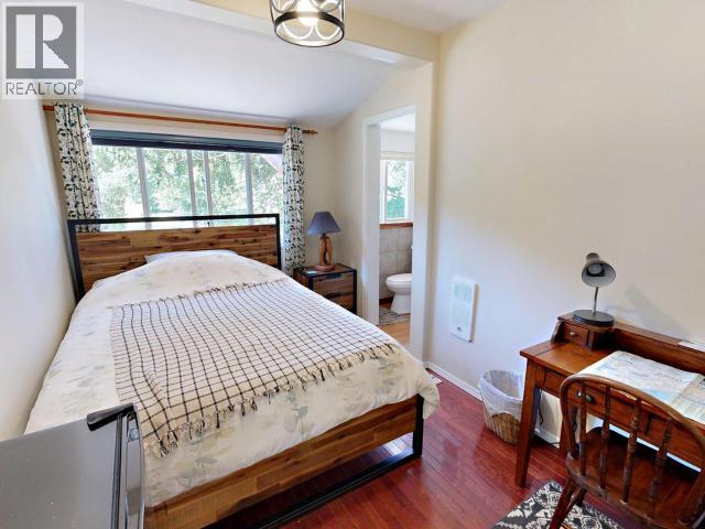 5836 MOWAT AVE, Powell River