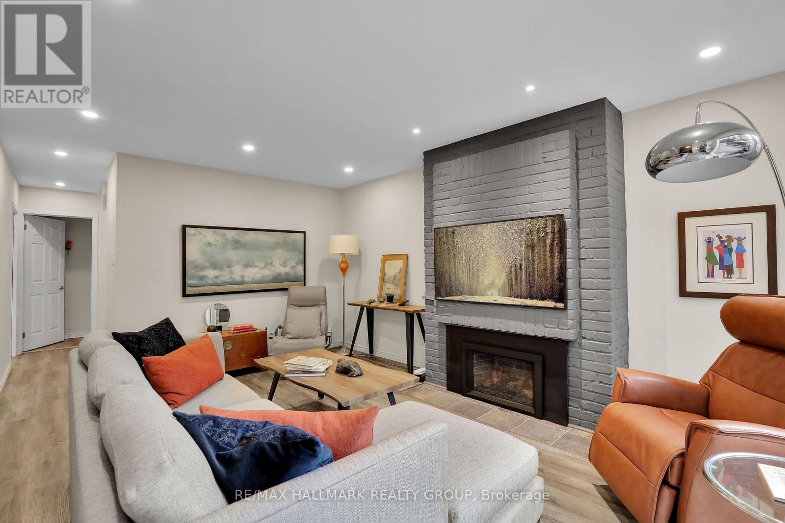 3 Bed, 2 Bath House for Sale in Ottawa – 6 – 525 HILSON AVENUE, Ottawa – MLS# X13766902 - Image 14