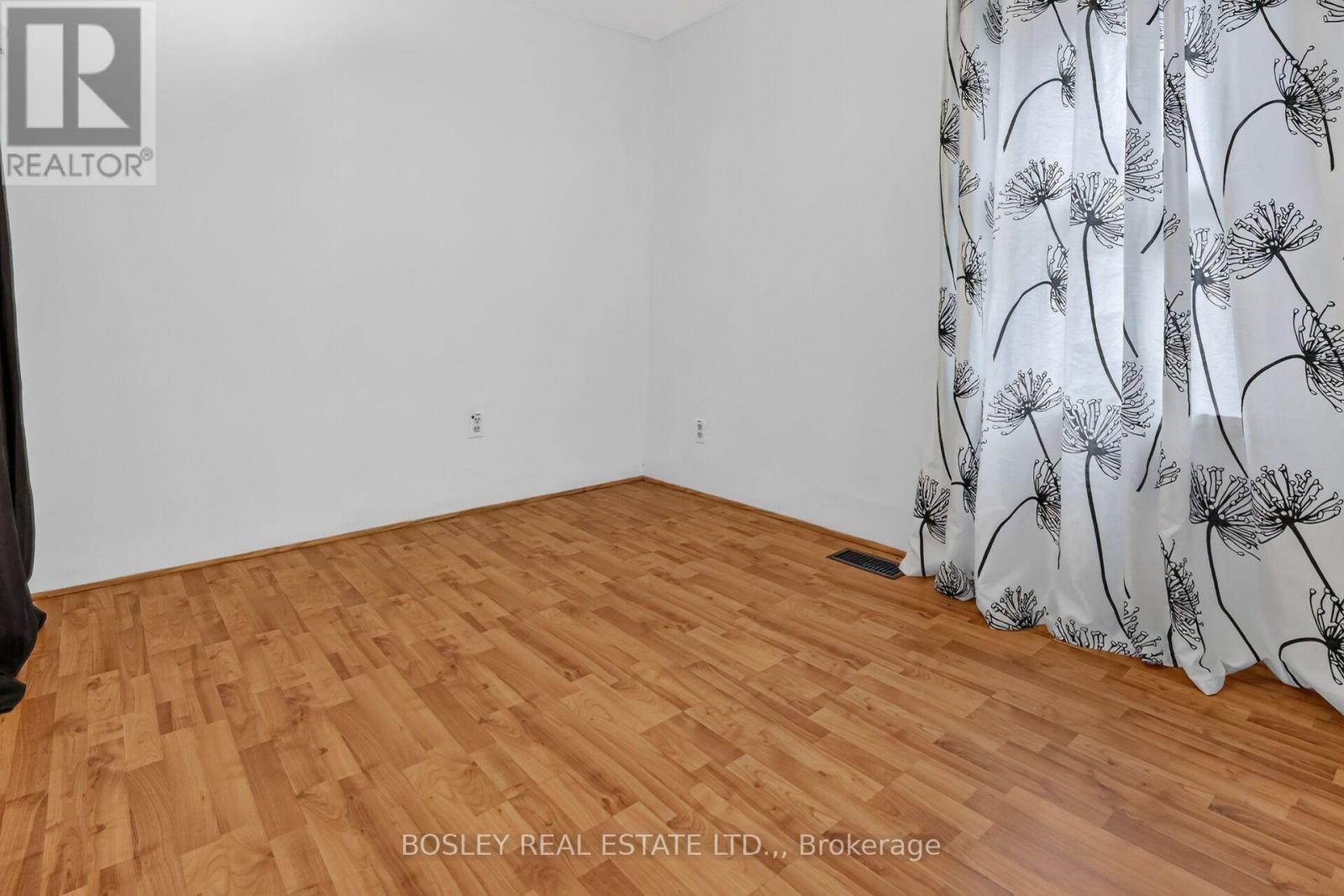 5186 MCGLASHAN CRESCENT - Image 18