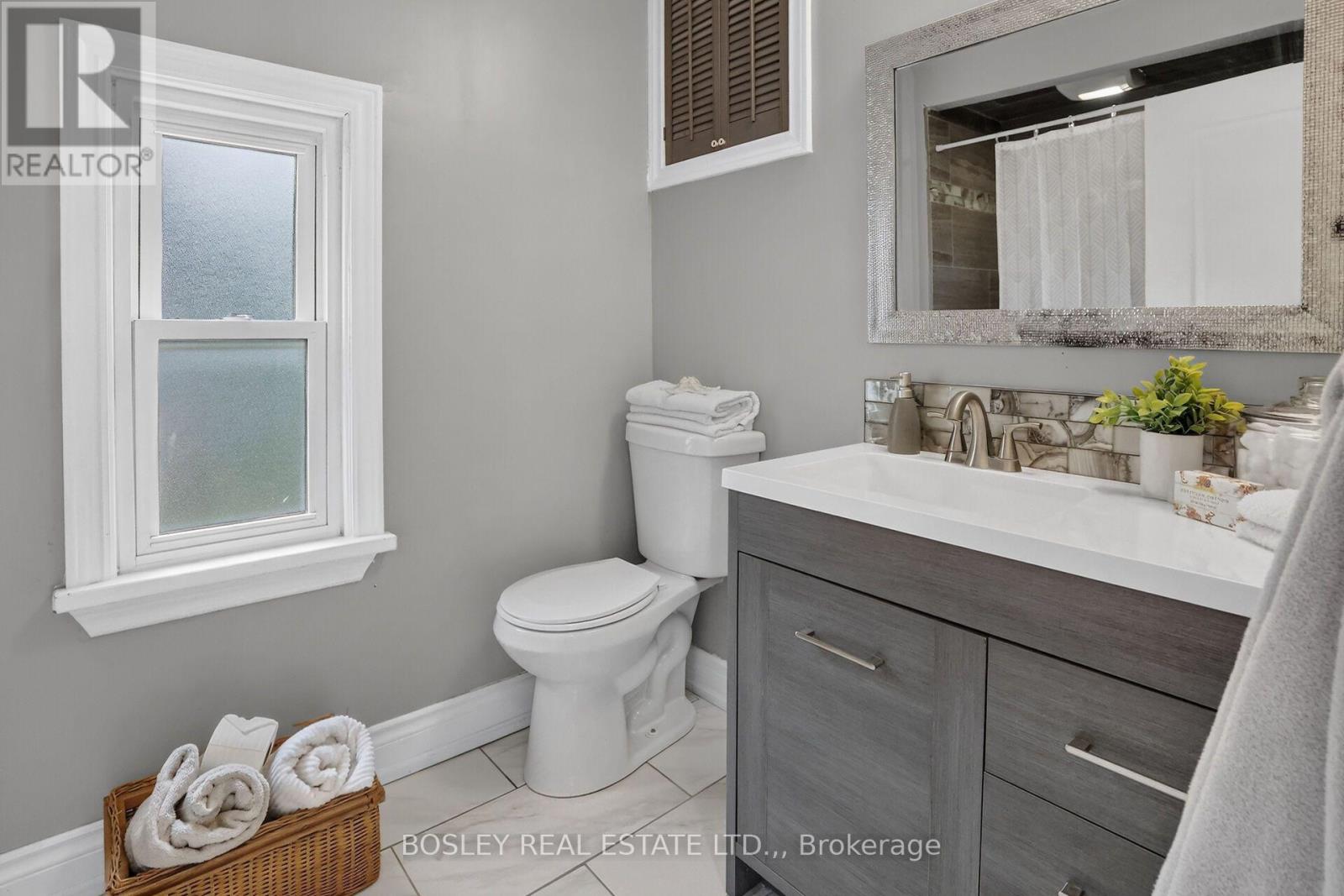 5186 MCGLASHAN CRESCENT - Image 22
