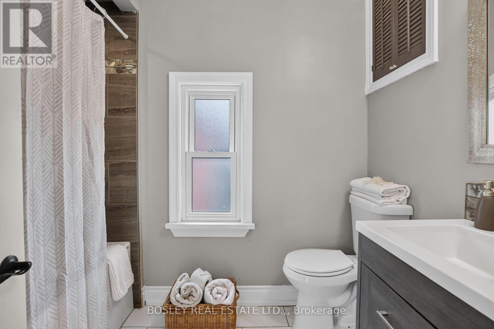 5186 MCGLASHAN CRESCENT - 23