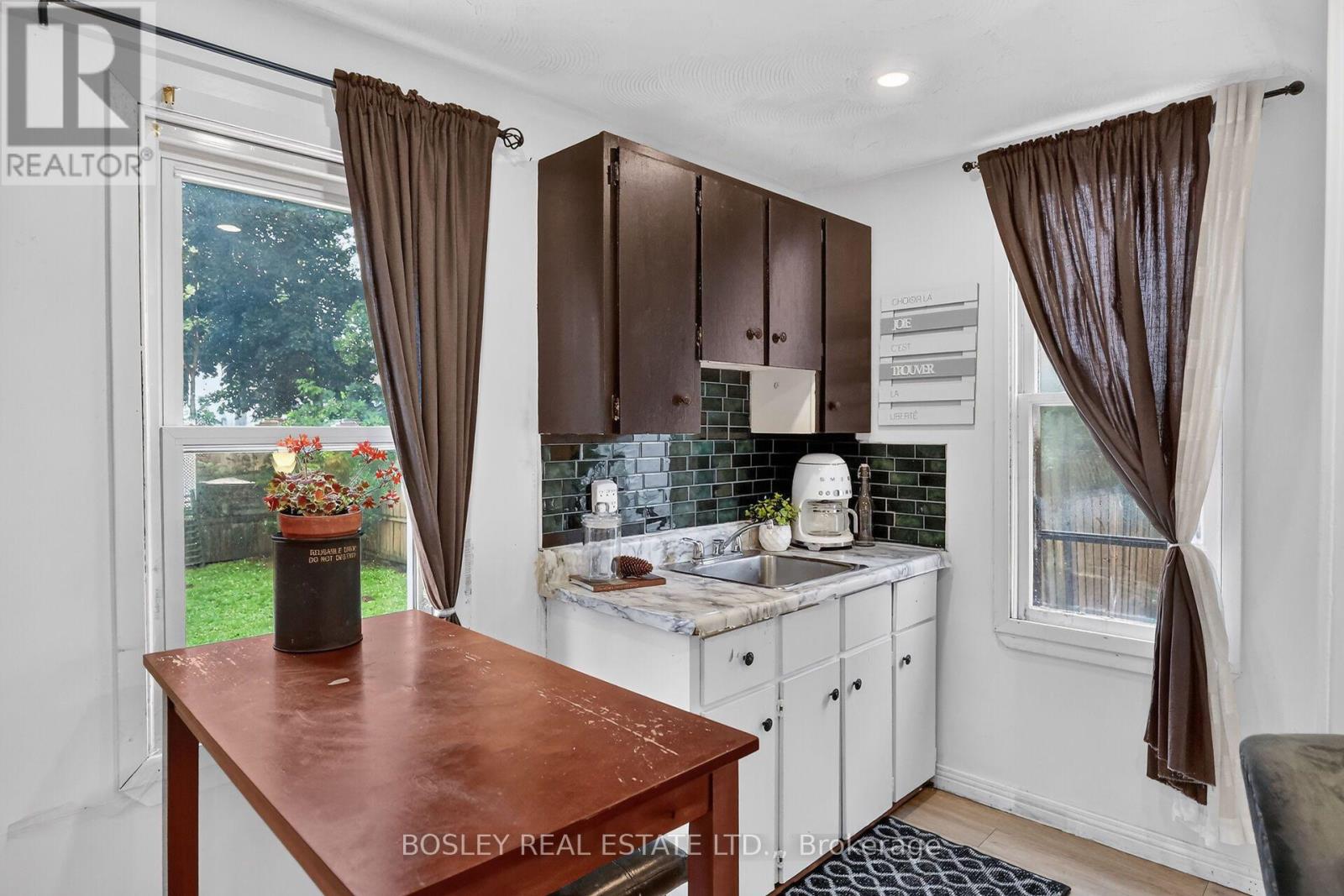5186 MCGLASHAN CRESCENT - 27