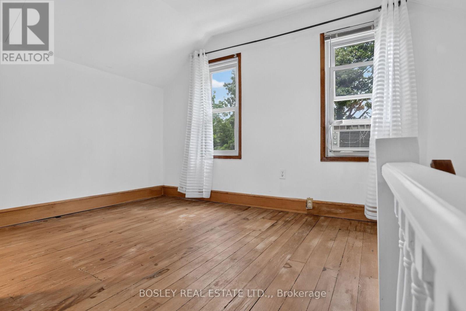 5186 MCGLASHAN CRESCENT - Image 31