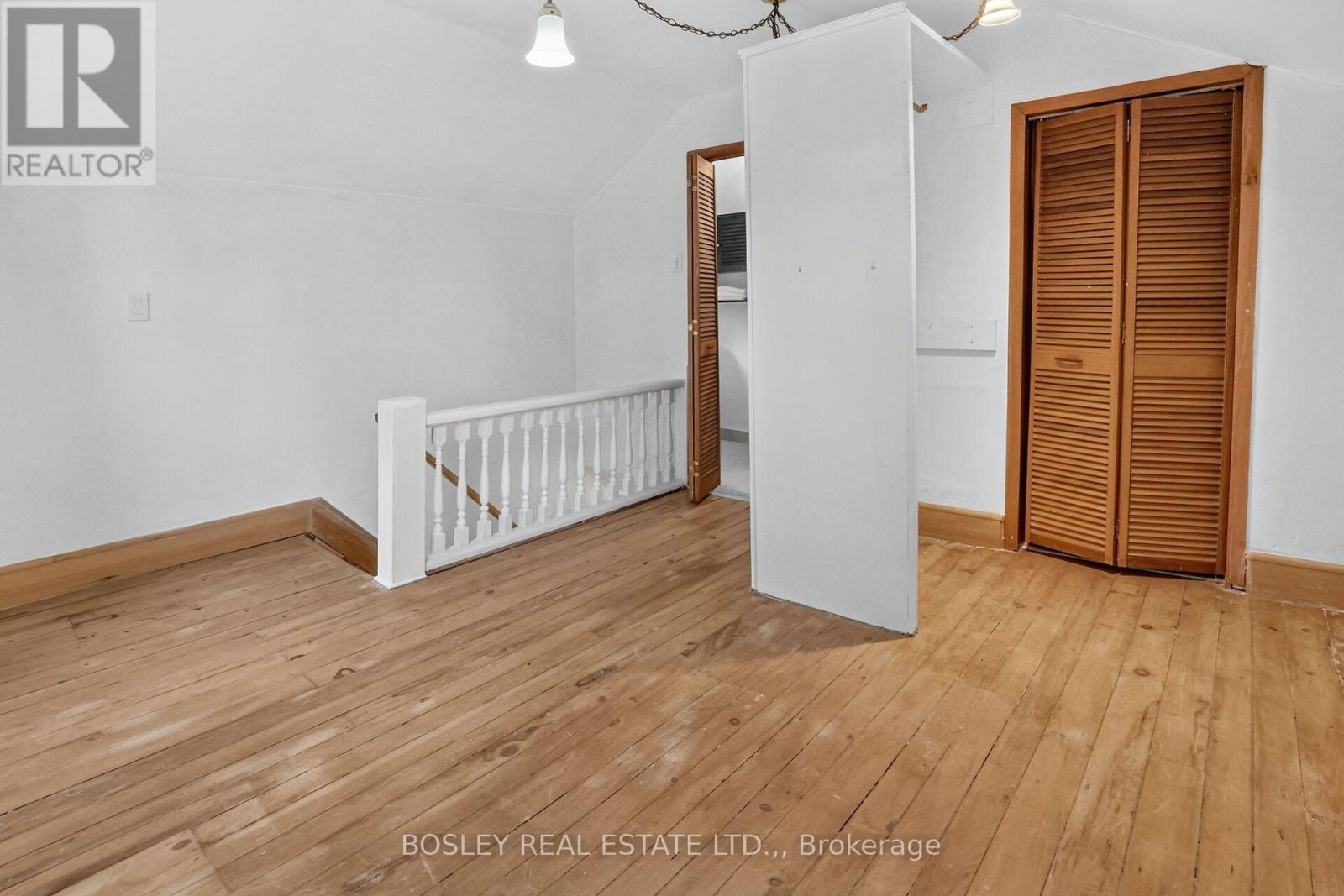 5186 MCGLASHAN CRESCENT - Image 32