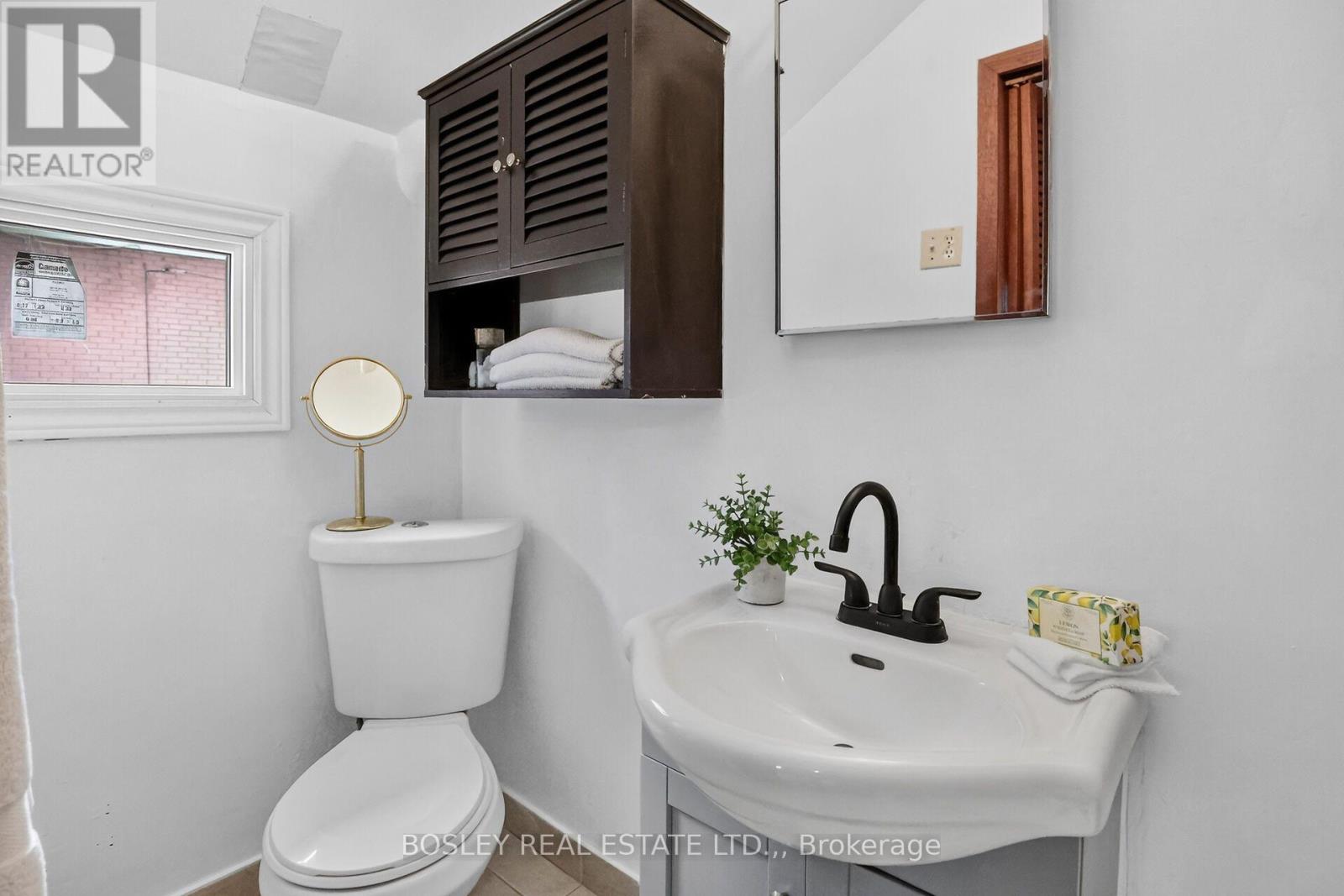 5186 MCGLASHAN CRESCENT - Image 33