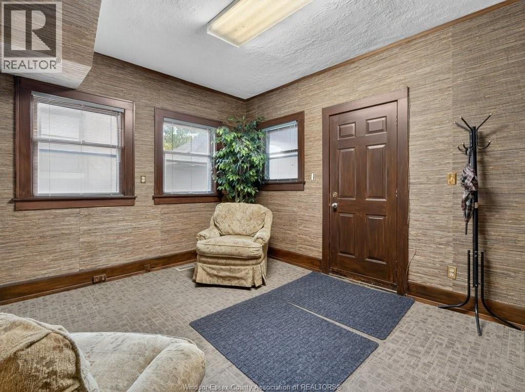 1279 Ouellette AVENUE, Windsor — photo 3