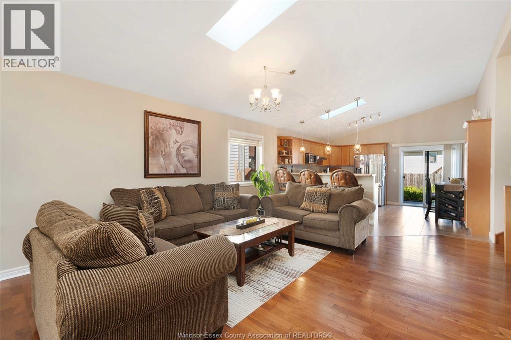 4530 SASSAFRAS, Windsor — photo 6