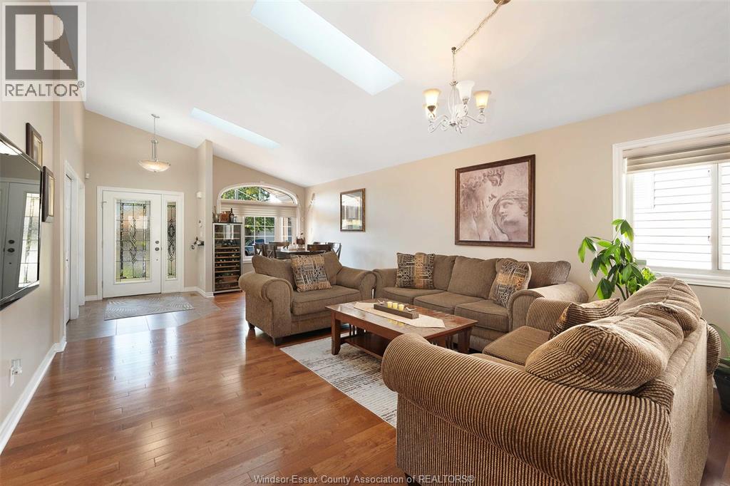 4530 SASSAFRAS, Windsor — photo 8