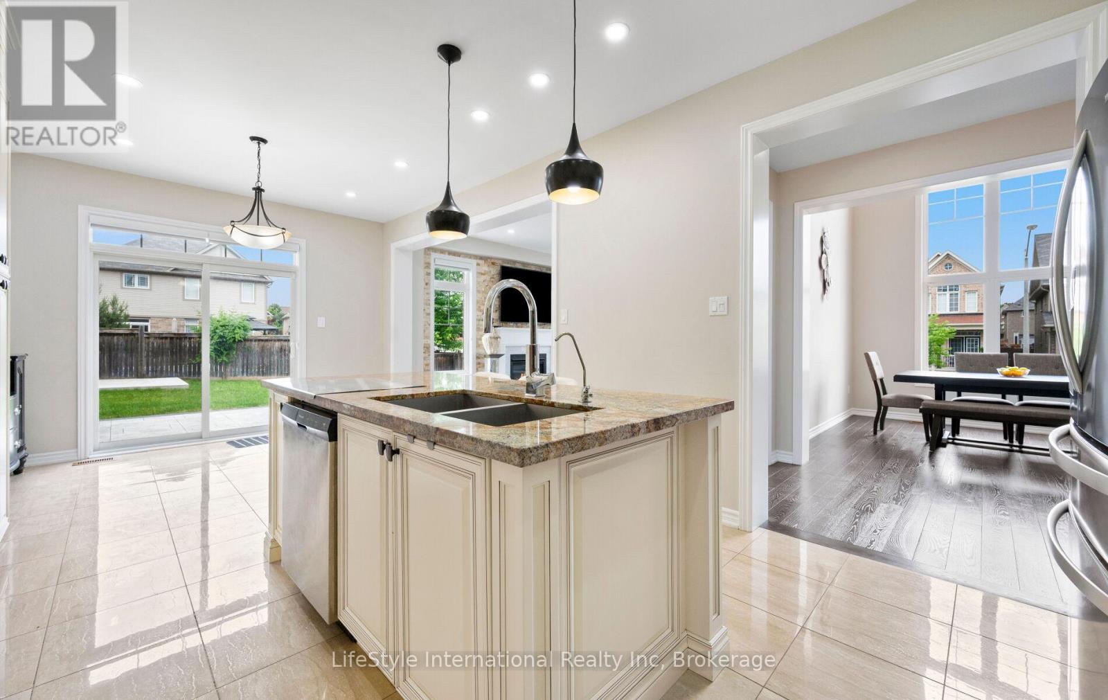 48 HAWKE CRESCENT - Image 25
