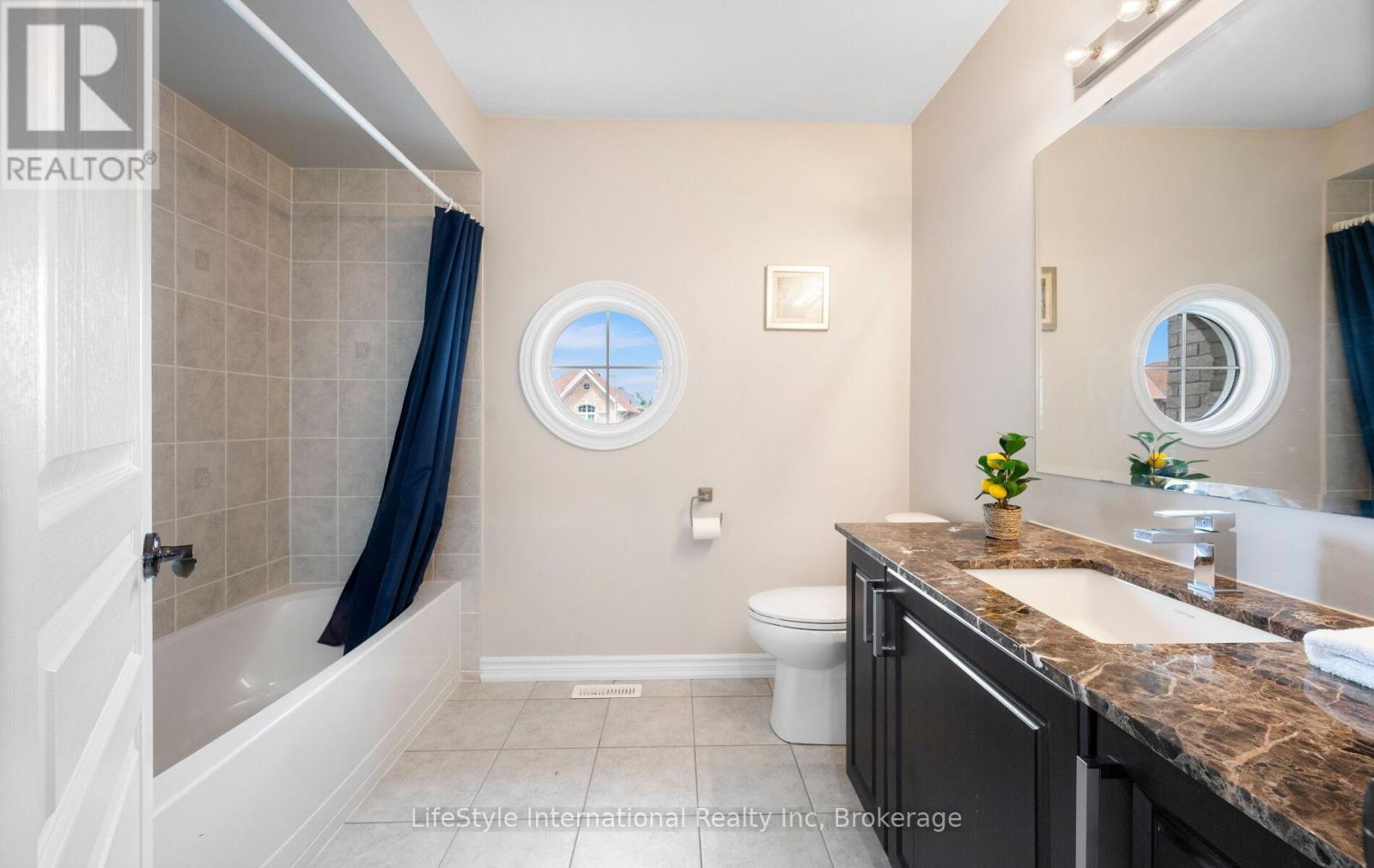 48 HAWKE CRESCENT - 42