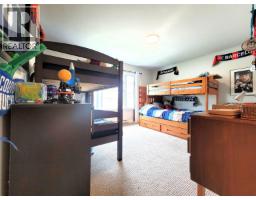 1040 Celia Crescent, Gibsons, BC V0N1V7 Photo 11