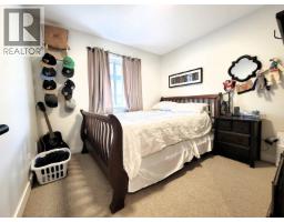 1040 Celia Crescent, Gibsons, BC V0N1V7 Photo 9