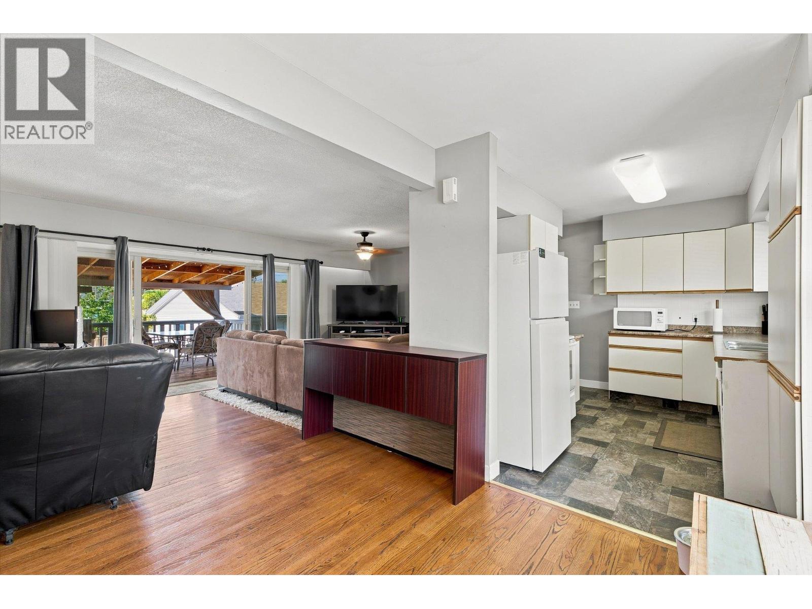 1370 Glenmore Drive - 6